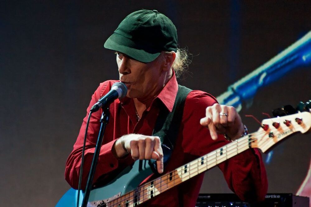 Официальный сайт Билли Шихэна: http://www.billysheehan.com/