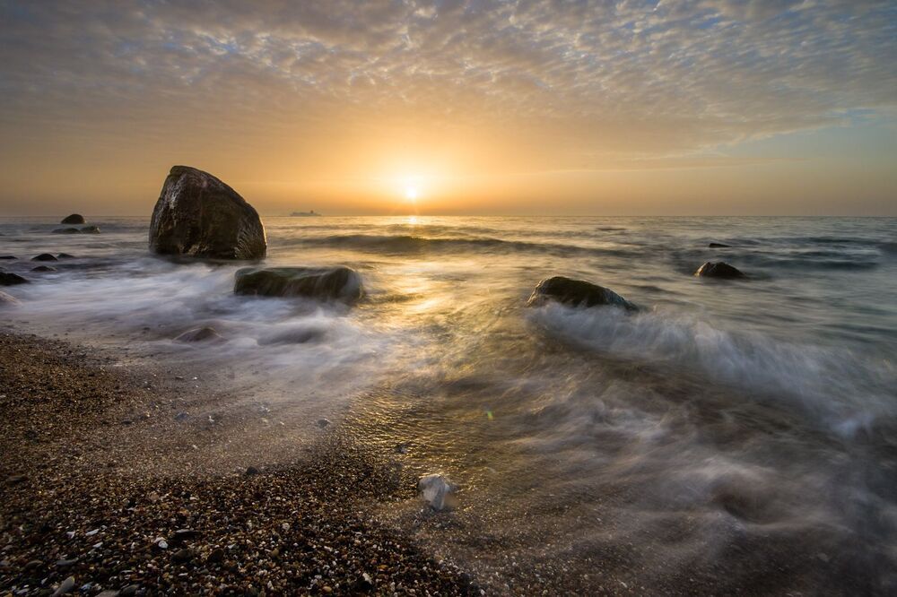 Baltic waves and stones