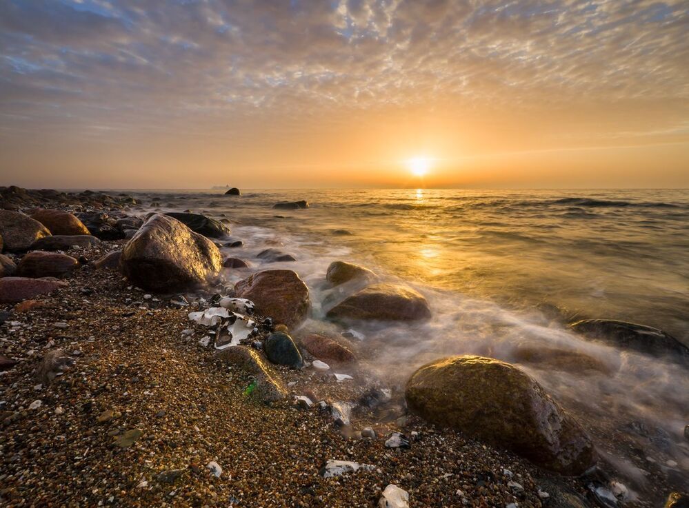 Baltic waves and stones