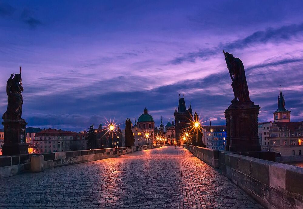 Когда мосты ещё почти пусты...