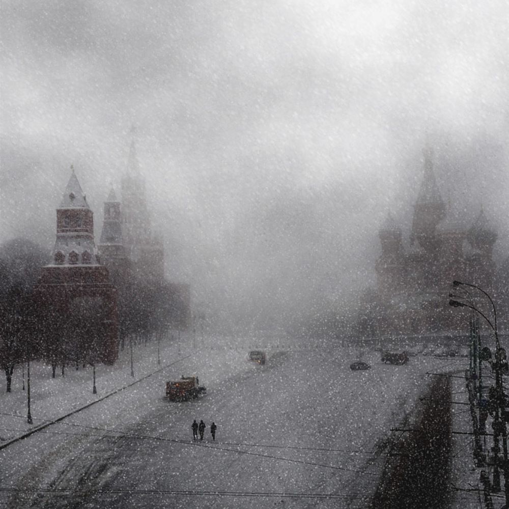 По Москве...