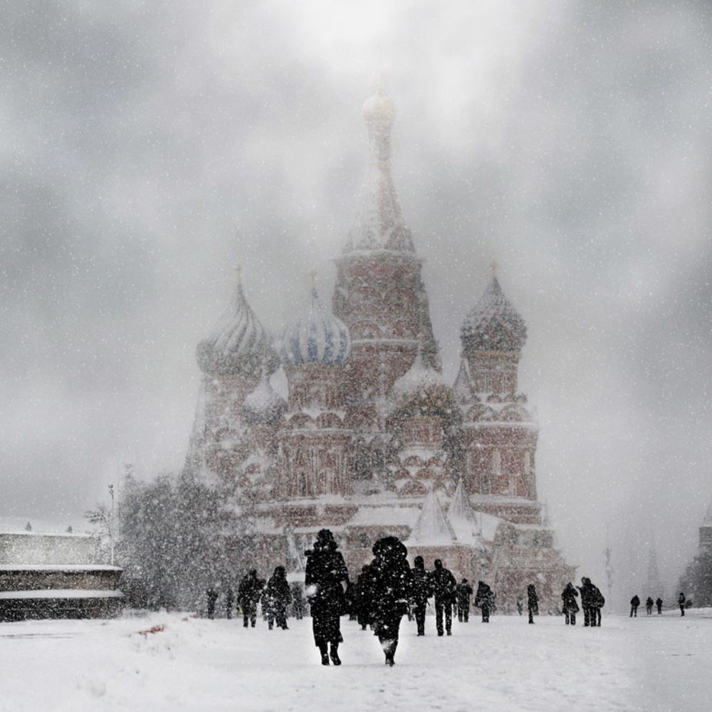 По Москве...