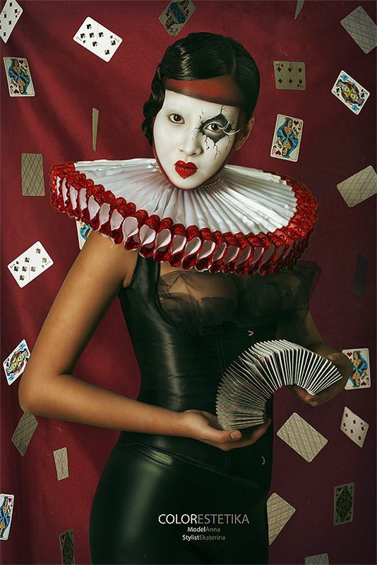 The Card-Queen
ColorEstetika (c)
