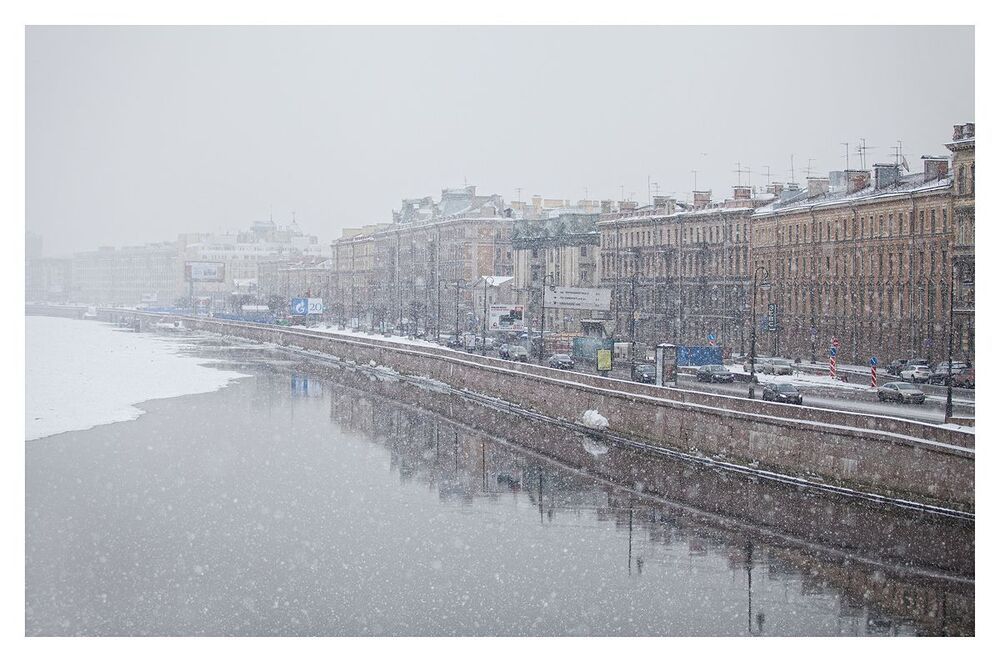 Акварельный заснеженный град Петра..