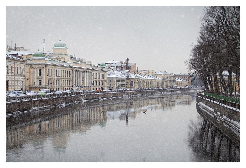 Акварельный заснеженный град Петра..