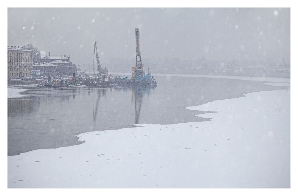 Акварельный заснеженный град Петра..