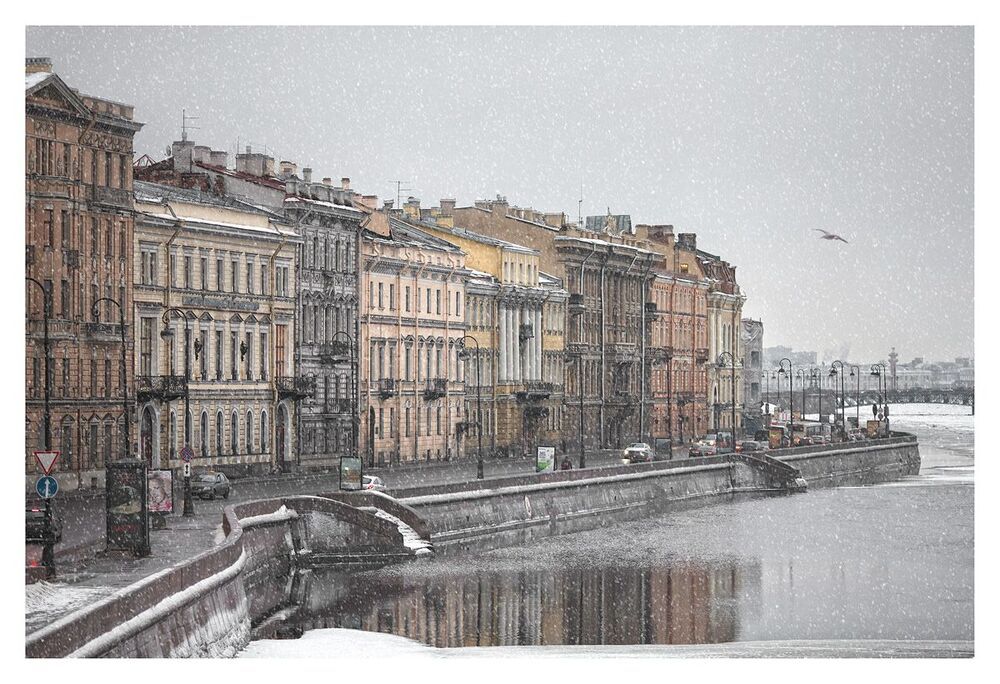 Акварельный заснеженный град Петра..