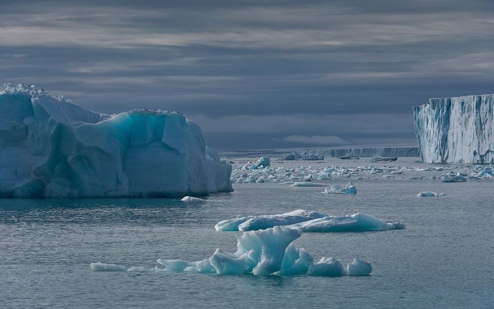Ледовая шапка Austfonna на острове Nordaustlandet (Северо-Восточная Земля). Архипелаг Svalbard (Шпицберген), Норвегия.