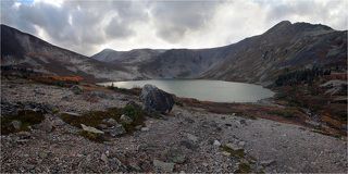 1. ветер сдувает даже плодородный слой, растения могут спрятаться только за камнями.