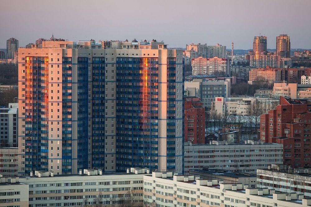 Про городские окраины,типовую застройку,"горящие" арки, чаек и финский..