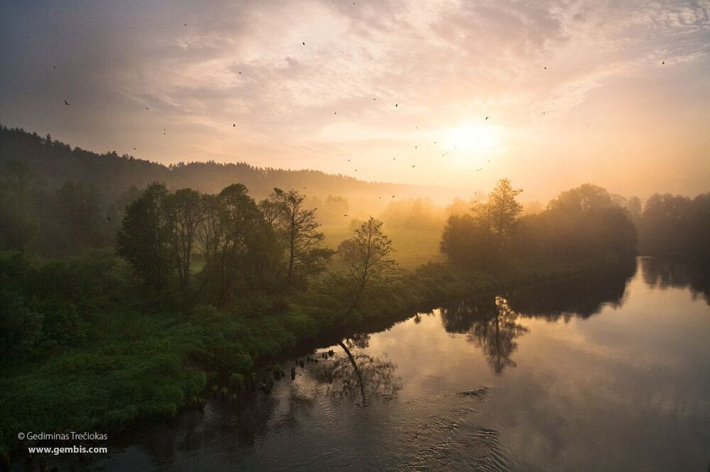 утро у реки Меркис