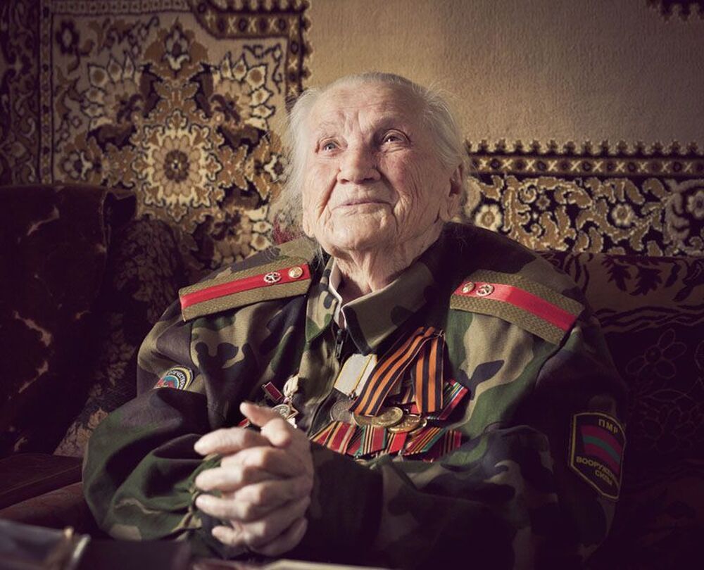 У победы женское лицо