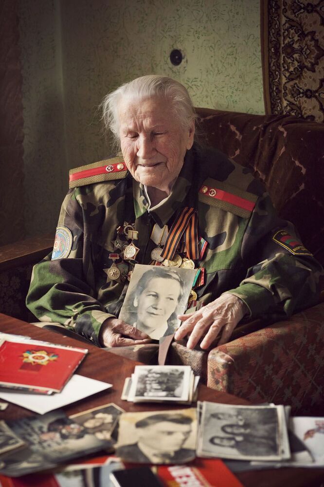 У победы женское лицо