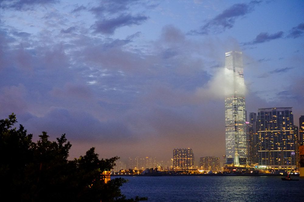 Hong Kong ( сумерки )