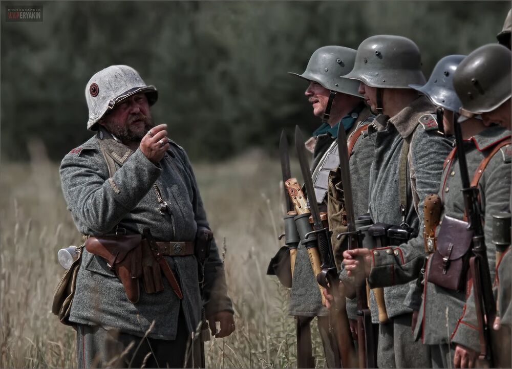 1916.Die Freunde! Heute wird im Kampf hei&szlig; sein!!