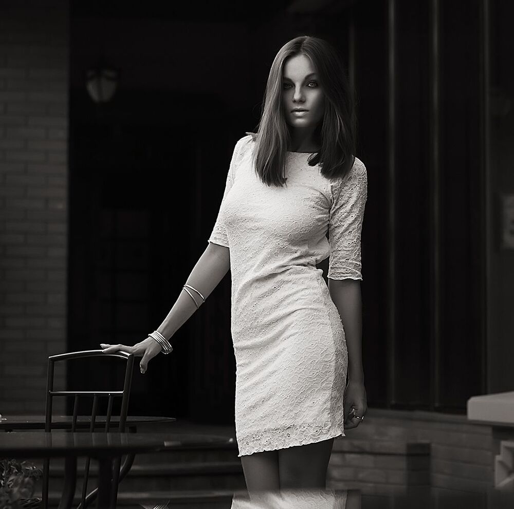 B&W