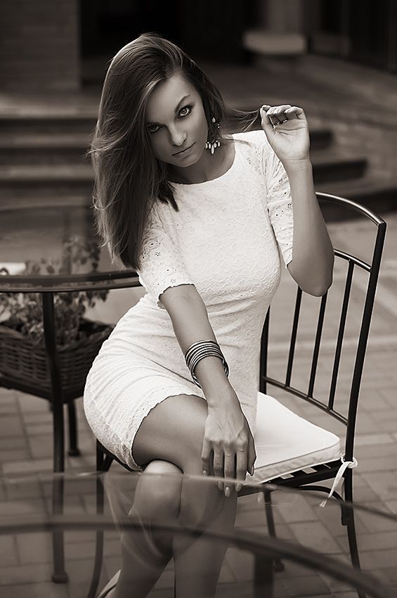 B&W