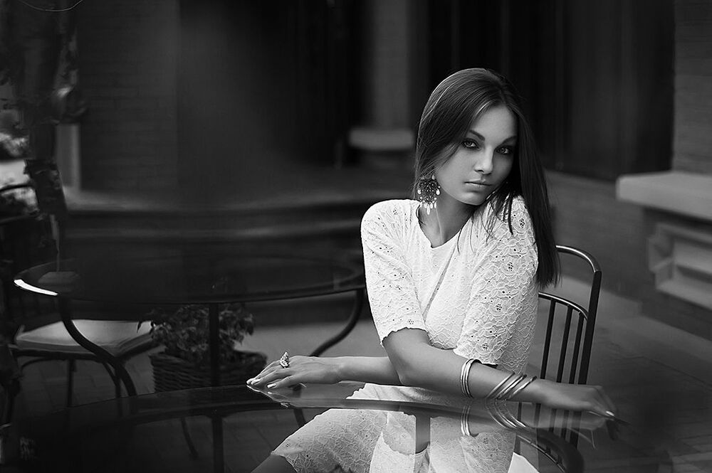 B&W