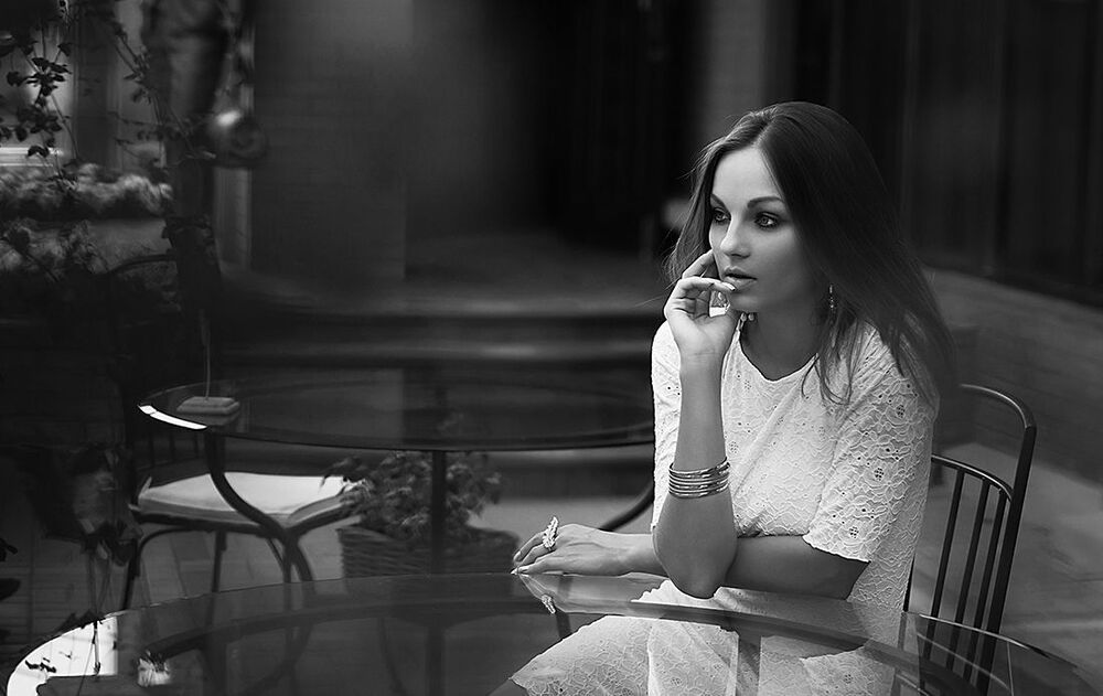 B&W