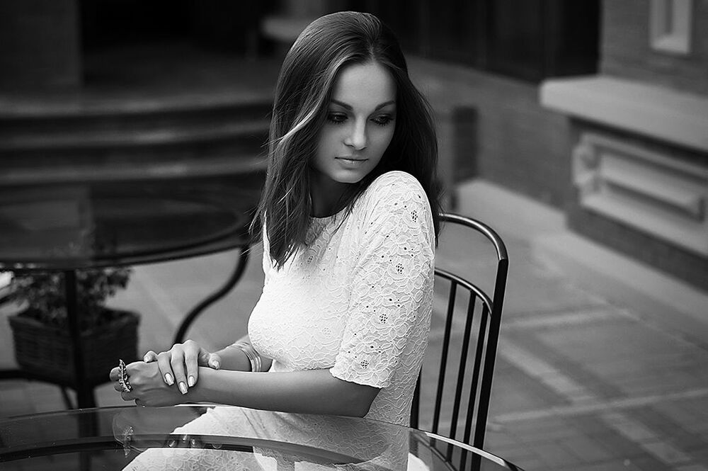 B&W