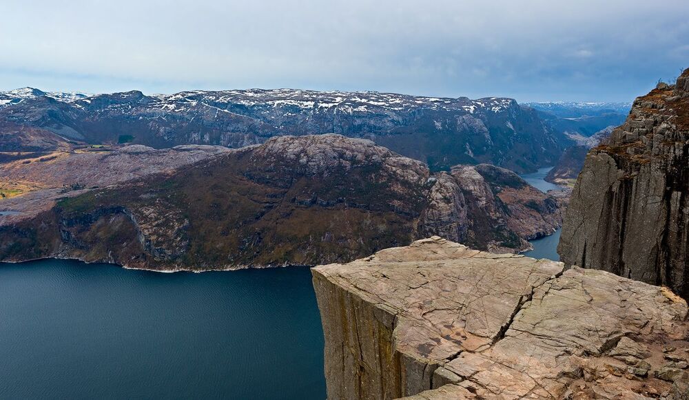 Скала Preikestolen над Lysefjorden