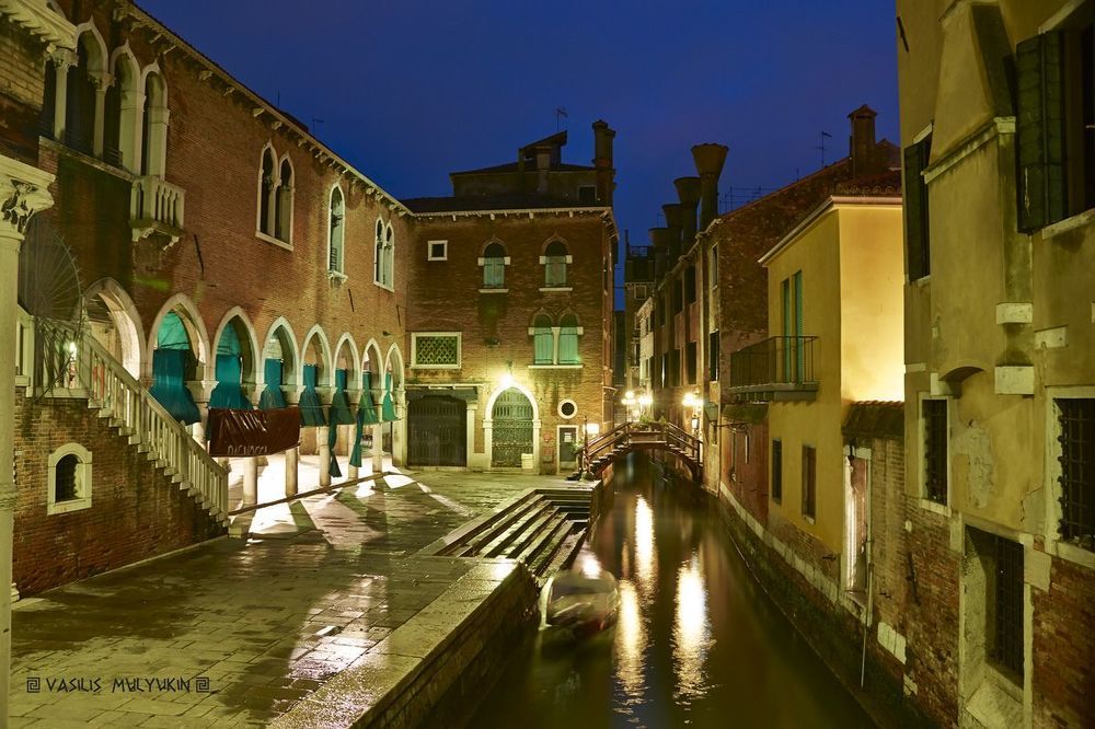 ночь,канал,фонарь ... Venezia