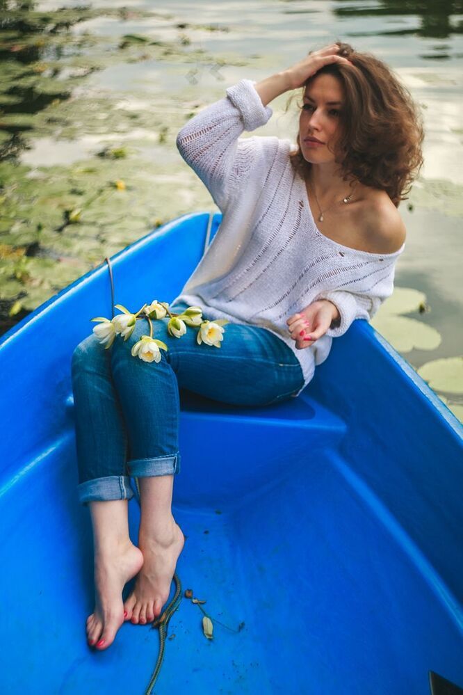 Прогулка на лодке в кувшинки)