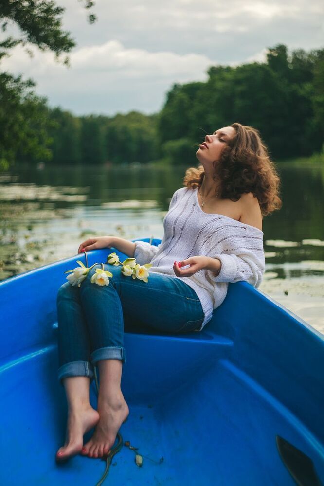 Прогулка на лодке в кувшинки)