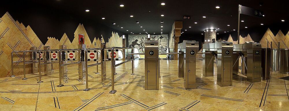 STAZIONE TOLEDO - NAPOLI.Свет в конце тоннеля.
