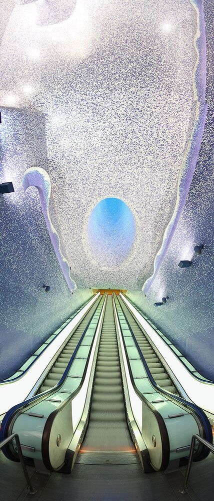 STAZIONE TOLEDO - NAPOLI.Свет в конце тоннеля.