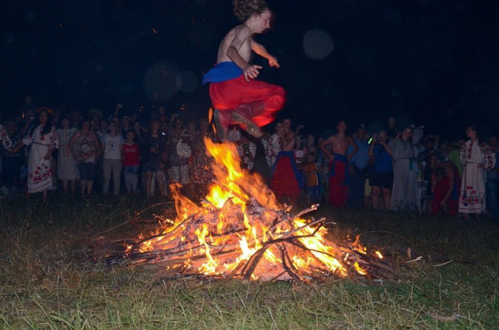 Купальські роси(праздник Ивана Купала в с. Немыренцы.)