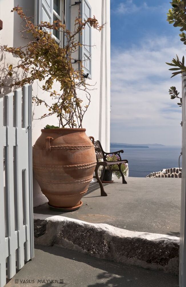 ... лестницы, ступени, горшки, цветы ... Santorini