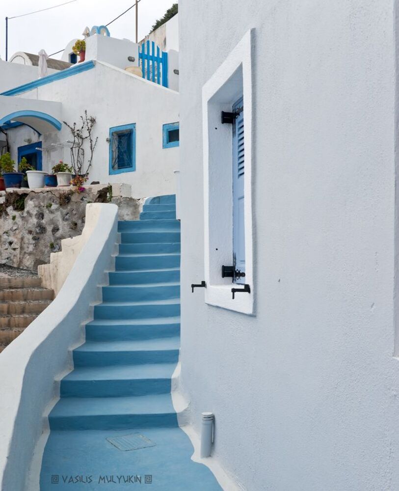 ... лестницы, ступени, горшки, цветы ... Santorini