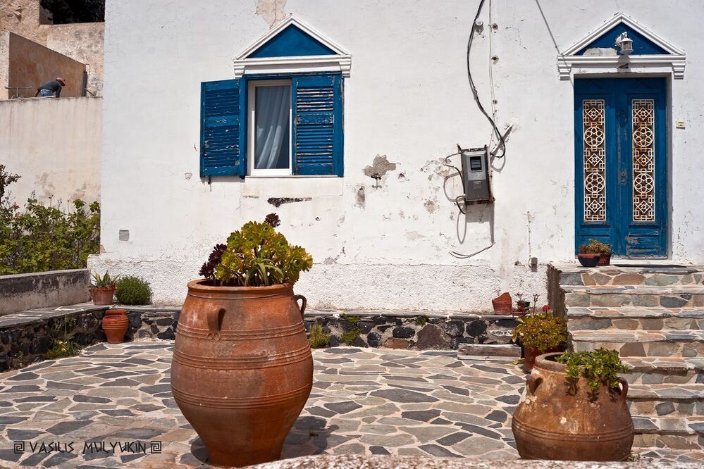 ... лестницы, ступени, горшки, цветы ... Santorini
