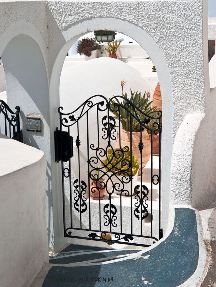 ... лестницы, ступени, горшки, цветы ... Santorini