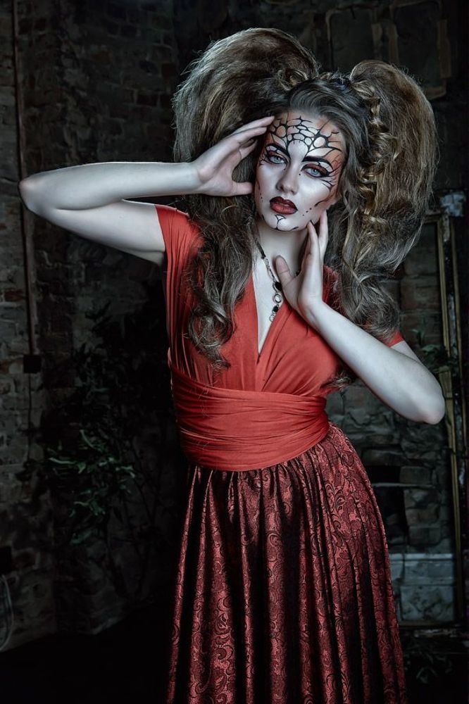 Модель: Марина Зуева http://vk.com/mariska_eva
Локация: Studio Dali
Платье: Hot Piter Style
Визажист: Светлана Полохина: http://m.vk.com/s.polohina
Стилист по прическе: Александр Шевчук: 
http://m.vk.com/alexstylist