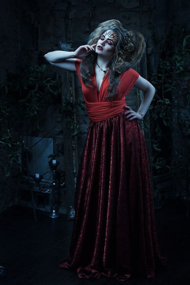 Модель: Марина Зуева http://vk.com/mariska_eva
Локация: Studio Dali
Платье: Hot Piter Style
Визажист: Светлана Полохина: http://m.vk.com/s.polohina
Стилист по прическе: Александр Шевчук: 
http://m.vk.com/alexstylist