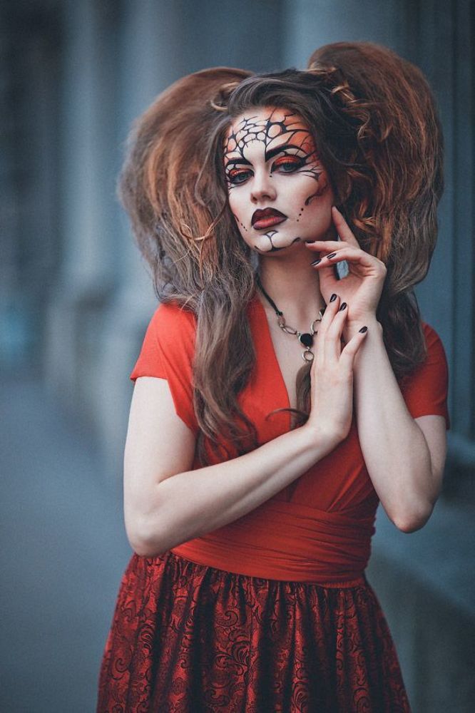 Модель: Марина Зуева http://vk.com/mariska_eva
Локация: Studio Dali
Платье: Hot Piter Style
Визажист: Светлана Полохина: http://m.vk.com/s.polohina
Стилист по прическе: Александр Шевчук: 
http://m.vk.com/alexstylist