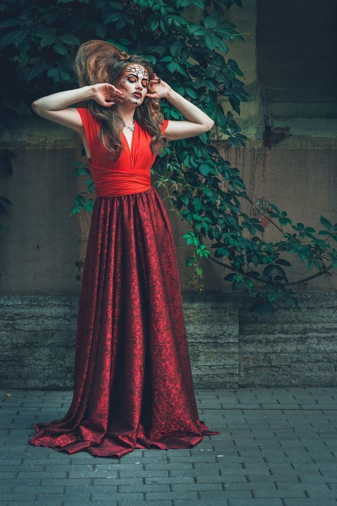 Модель: Марина Зуева http://vk.com/mariska_eva
Локация: Studio Dali
Платье: Hot Piter Style
Визажист: Светлана Полохина: http://m.vk.com/s.polohina
Стилист по прическе: Александр Шевчук: 
http://m.vk.com/alexstylist