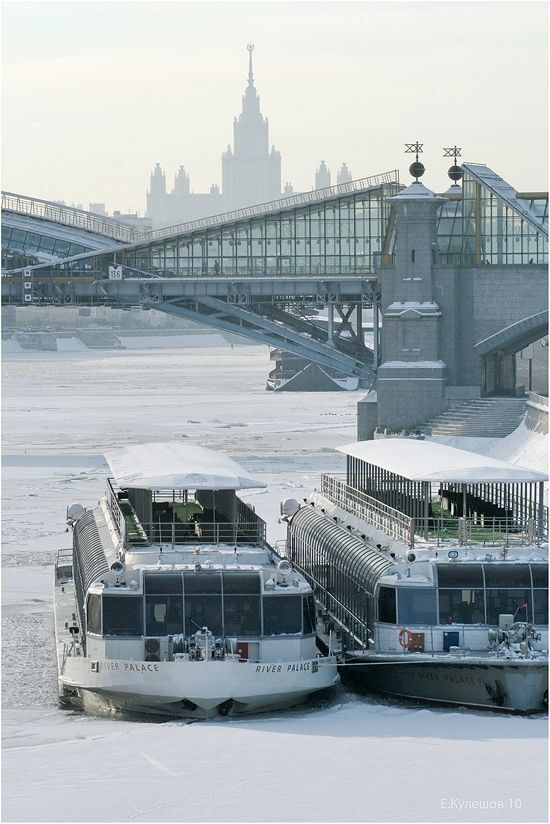 Город закованный льдом, лютым морозом и железом...