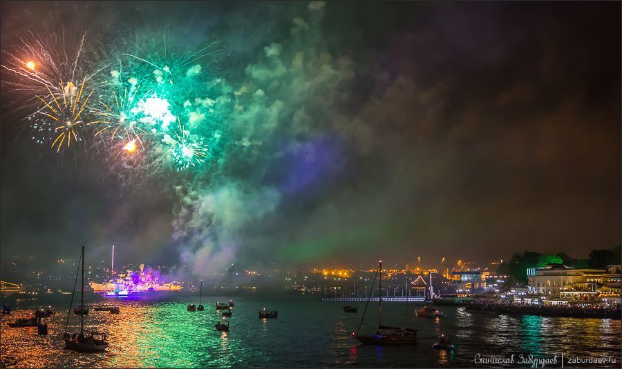 Салют в честь дня ВМФ в Севастополе 28 июля 2013 г.