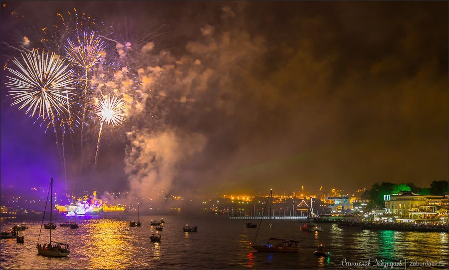 Салют в честь дня ВМФ в Севастополе 28 июля 2013 г.