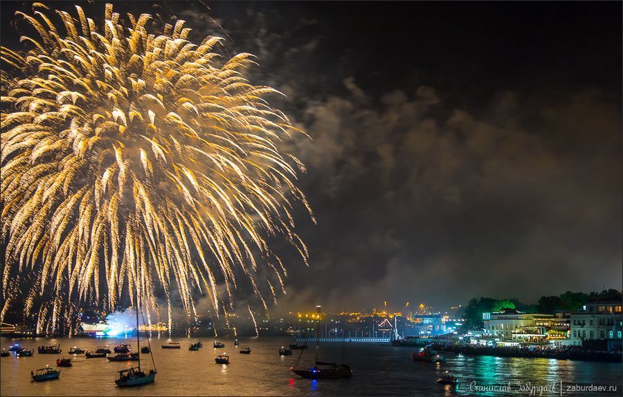 Салют в честь дня ВМФ в Севастополе 28 июля 2013 г.
