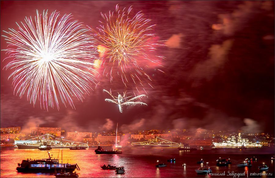 Салют в честь дня ВМФ в Севастополе 28 июля 2013 г.