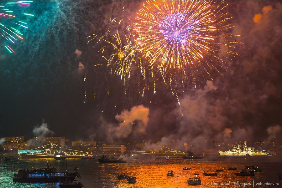 Салют в честь дня ВМФ в Севастополе 28 июля 2013 г.