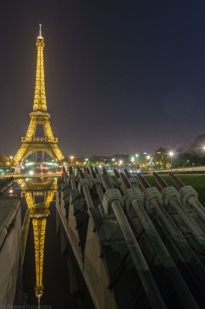 Eiffel Tower. Night view