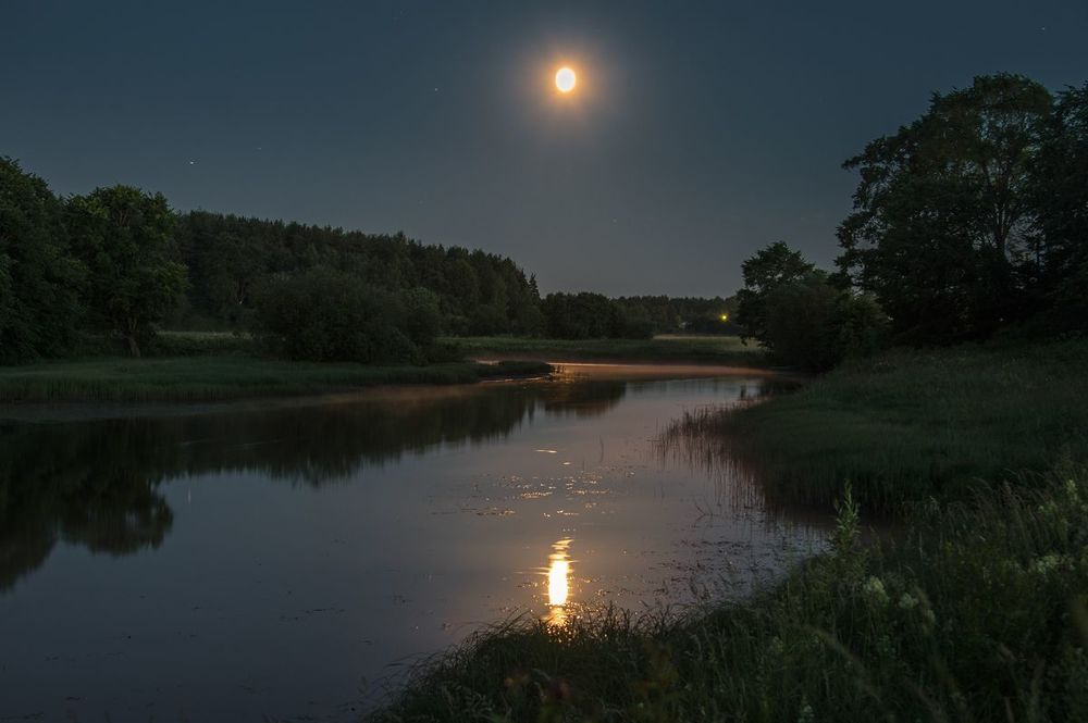 В Лунном свете.