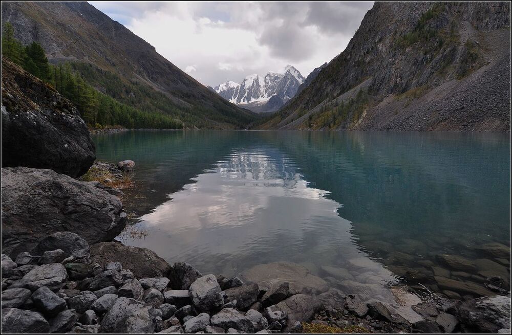 Осень на красивом озере