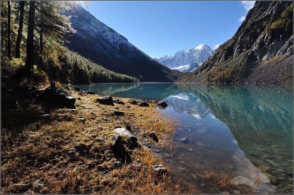Осень на красивом озере