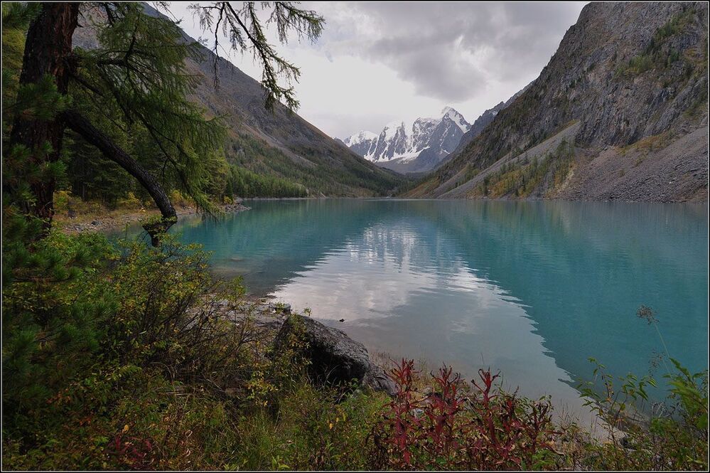 Осень на красивом озере